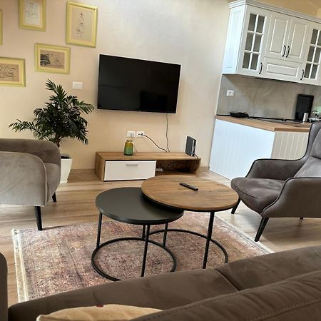 Vacation Studio By Andrea Tirana Bagian luar foto