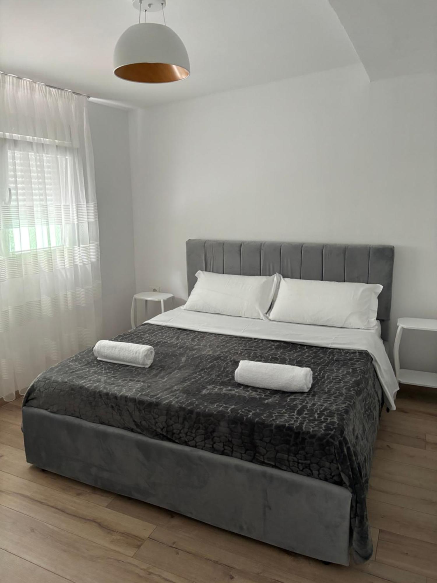 Vacation Studio By Andrea Tirana Bagian luar foto