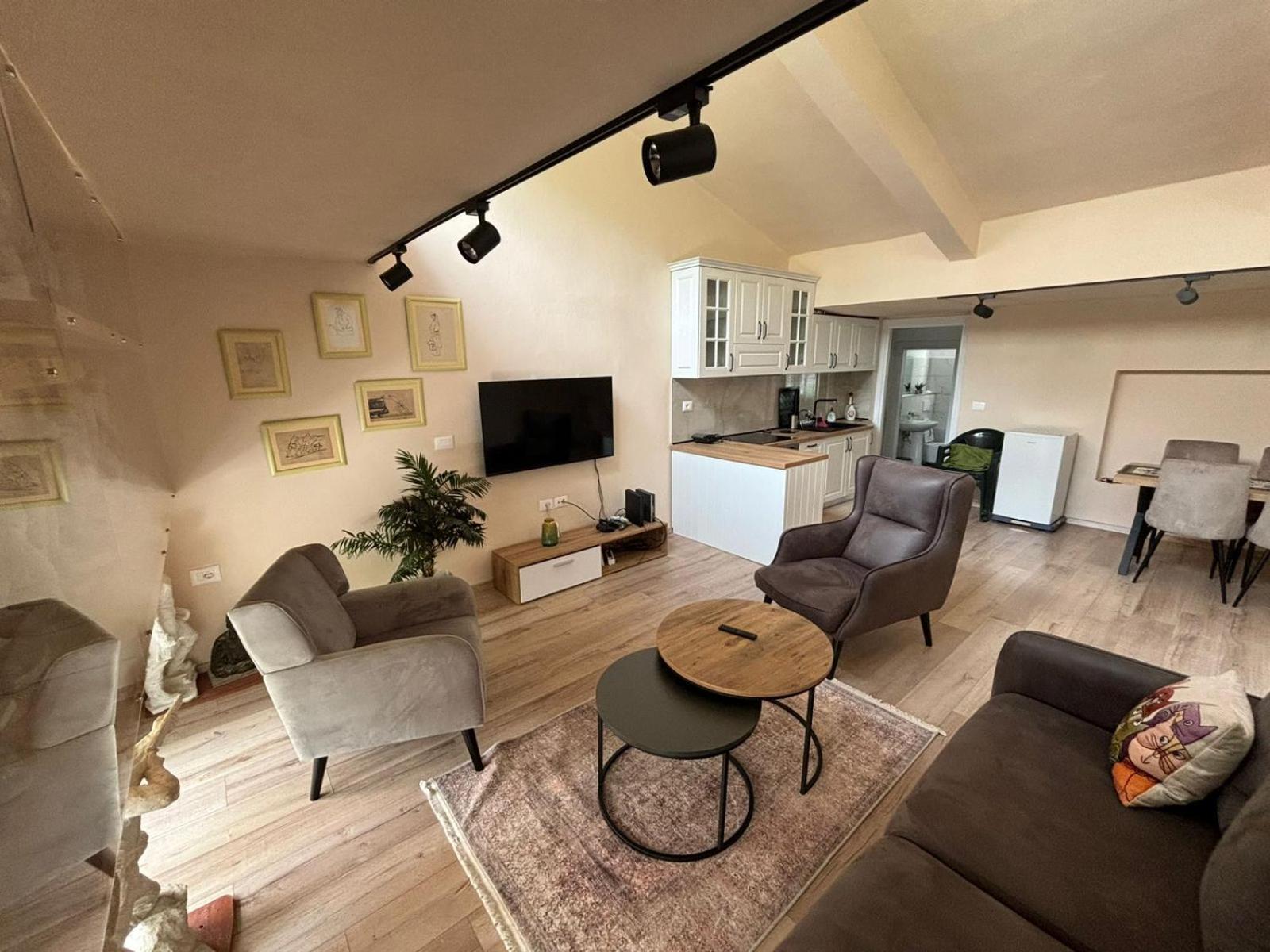 Vacation Studio By Andrea Tirana Bagian luar foto